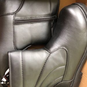 New black men’s winter boots wide!